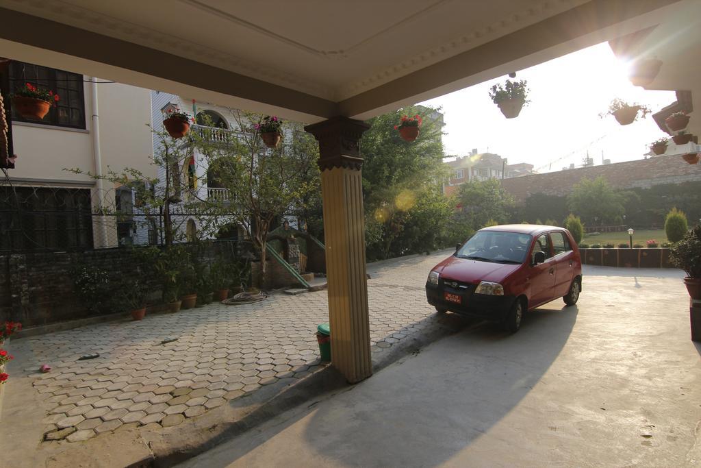 Dipankara Holiday Home Kathmandu Buitenkant foto